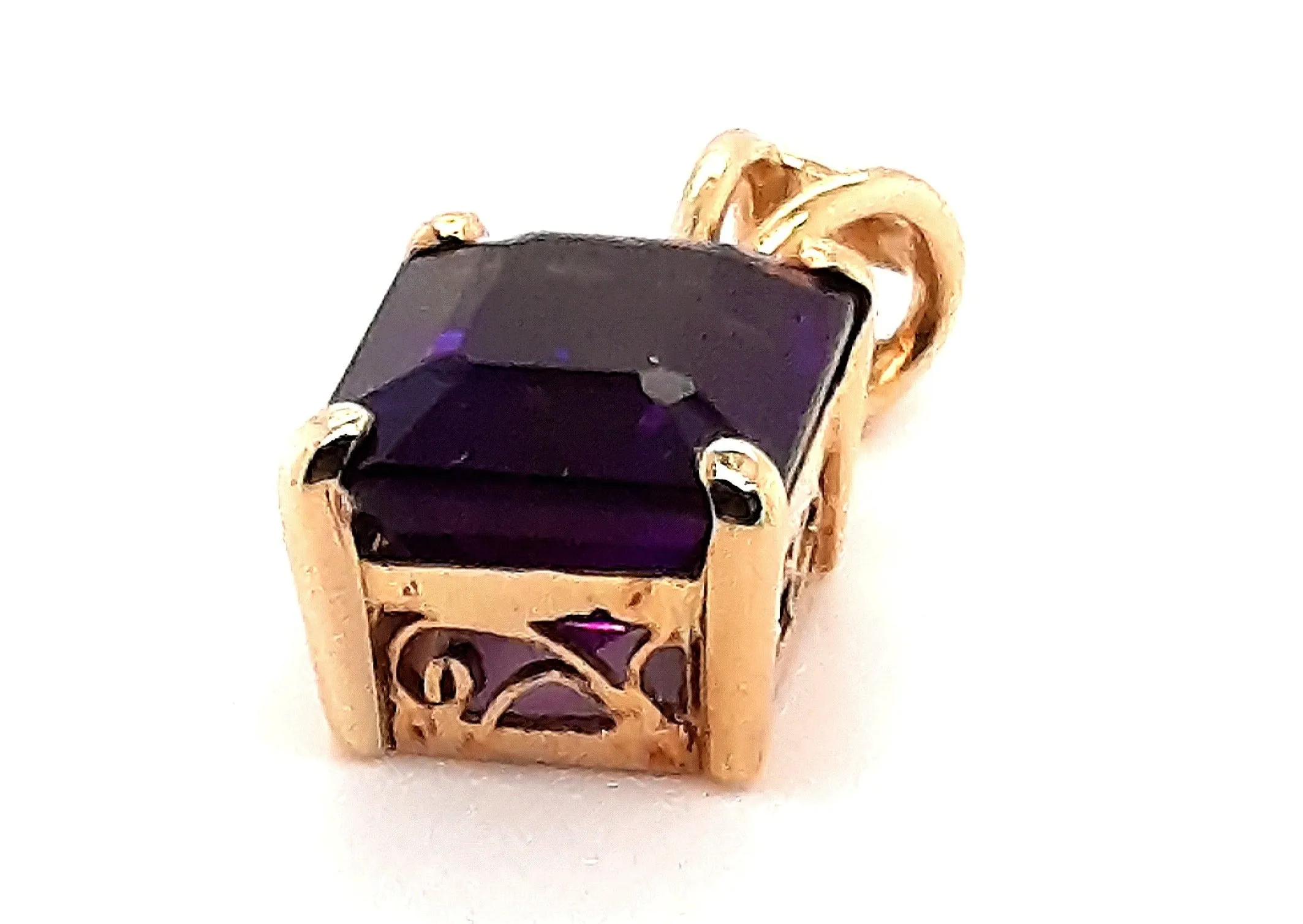 14ct Yellow Gold Step Cut Amethyst Pendant