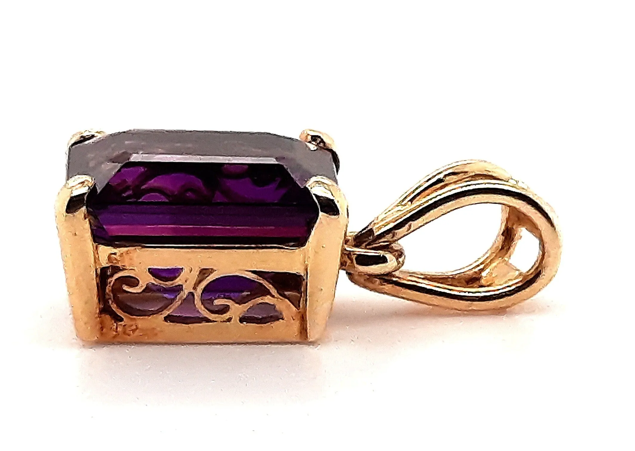 14ct Yellow Gold Step Cut Amethyst Pendant