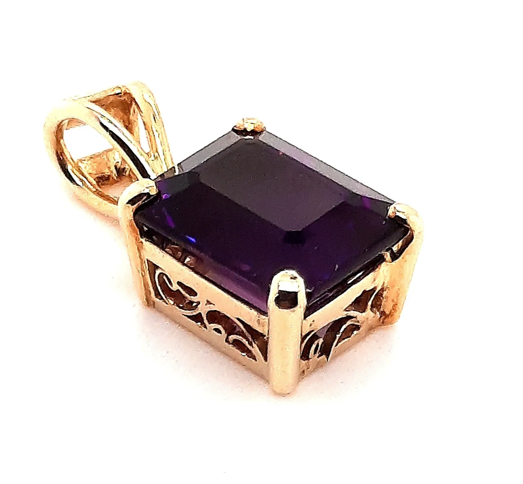 14ct Yellow Gold Step Cut Amethyst Pendant