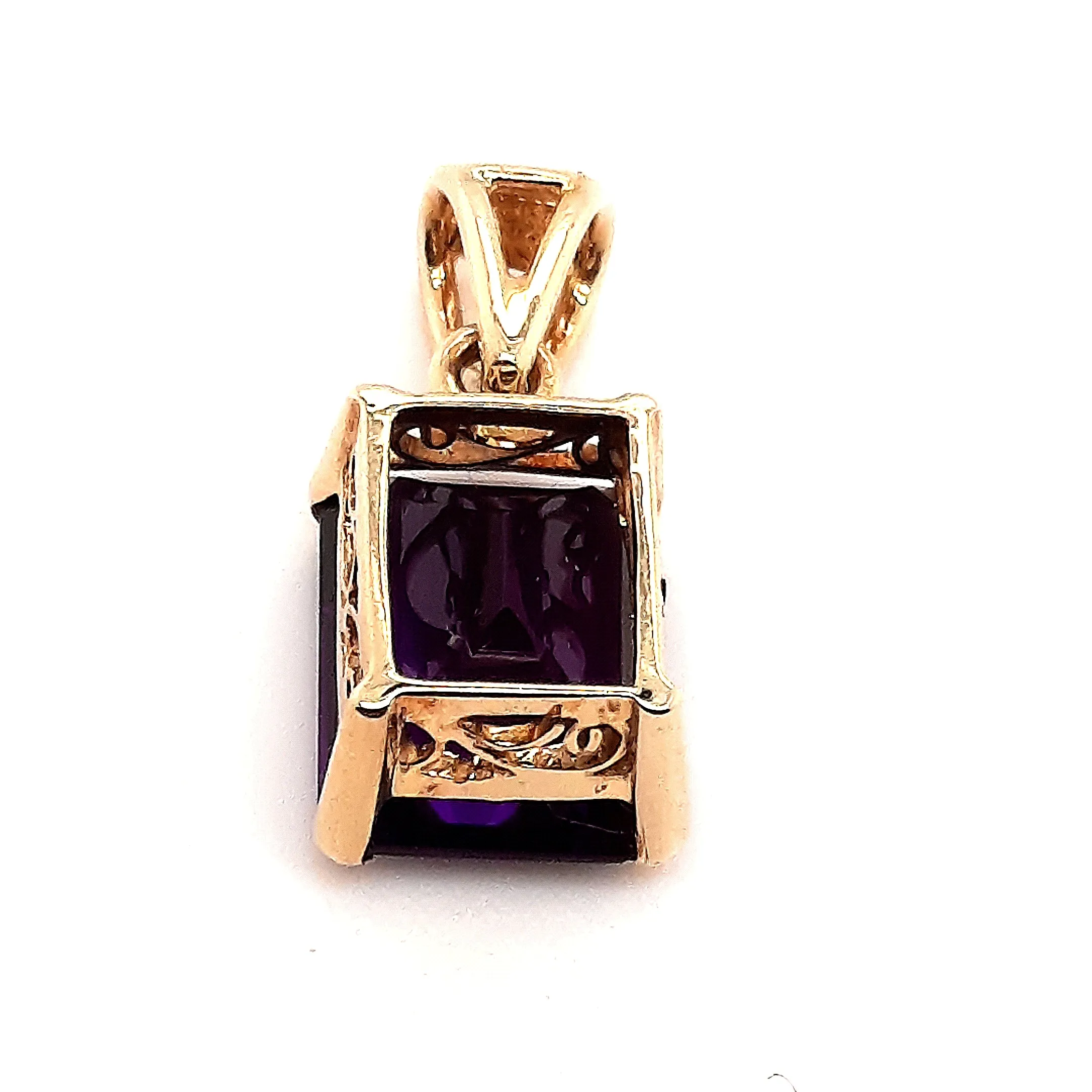 14ct Yellow Gold Step Cut Amethyst Pendant