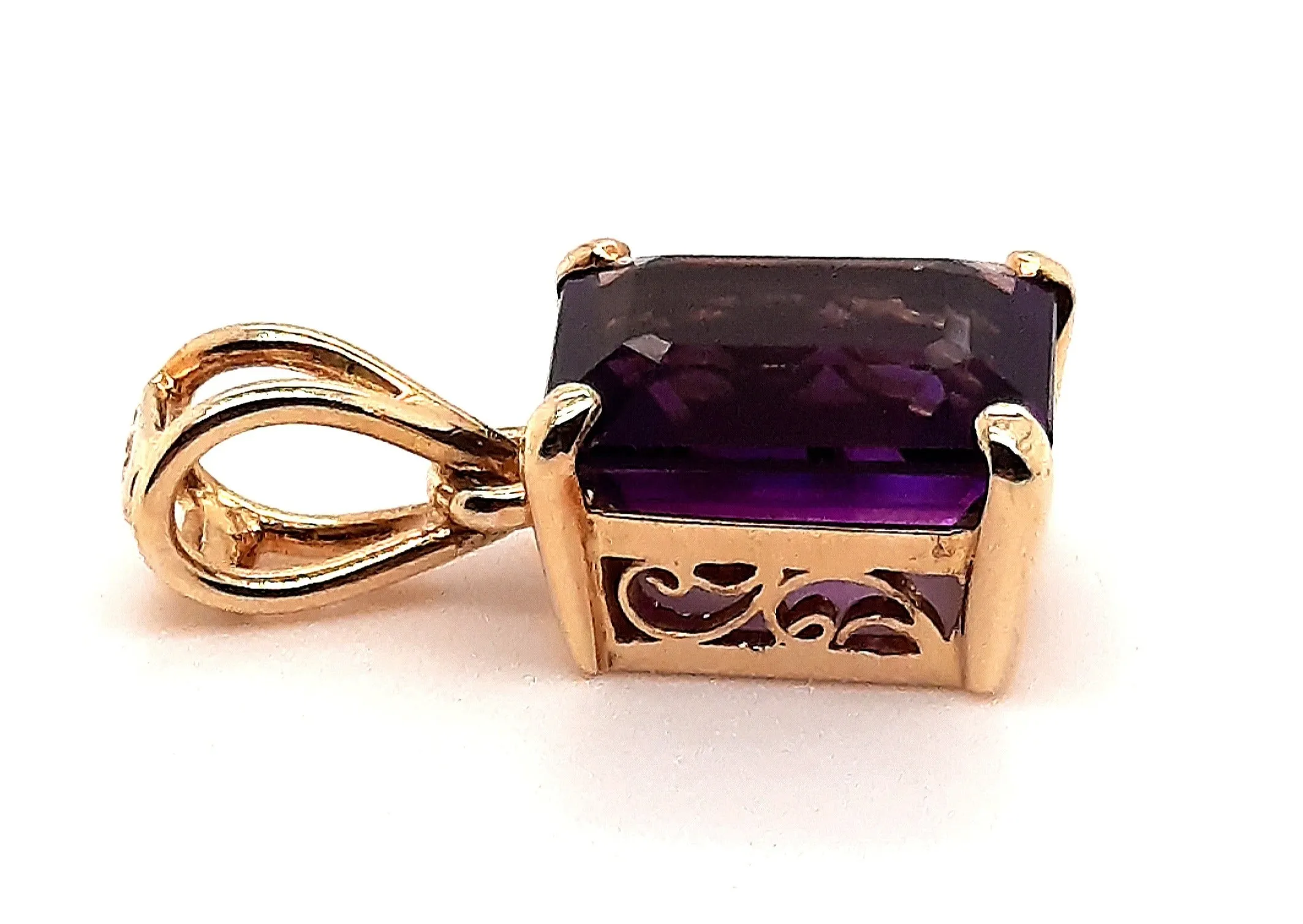 14ct Yellow Gold Step Cut Amethyst Pendant