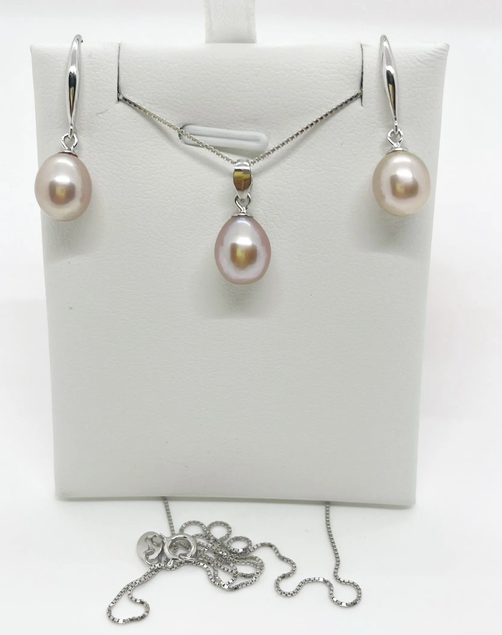 8-9mm Set of Earrings and Pendant Freshwater Pearl