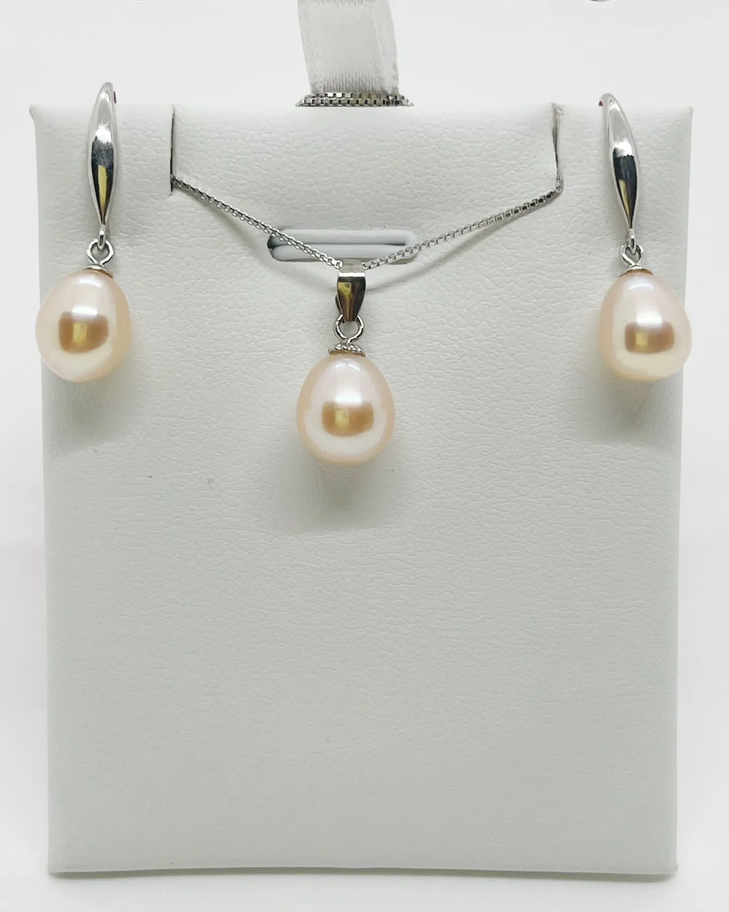 8-9mm Set of Earrings and Pendant Freshwater Pearl