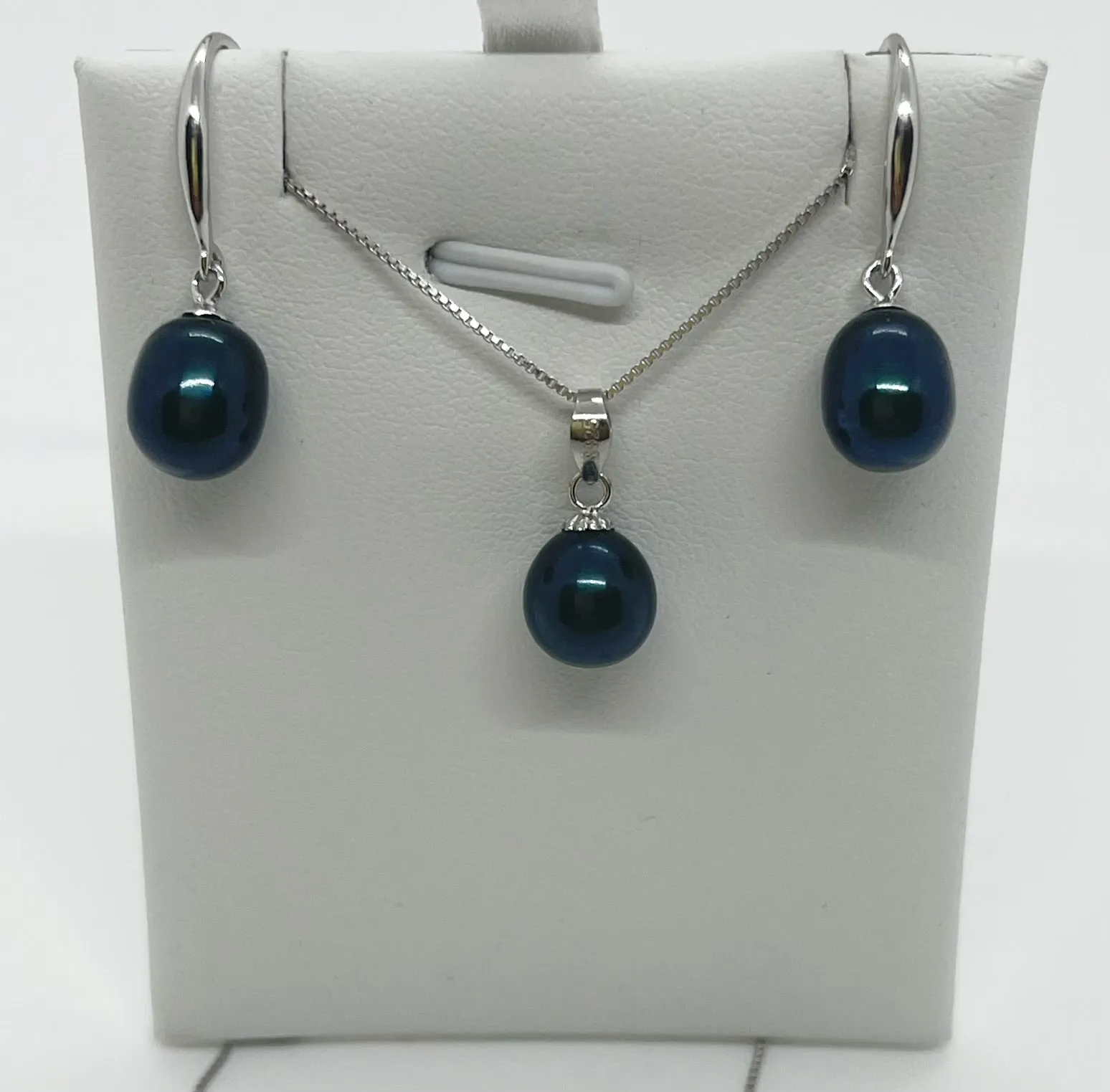 8-9mm Set of Earrings and Pendant Freshwater Pearl