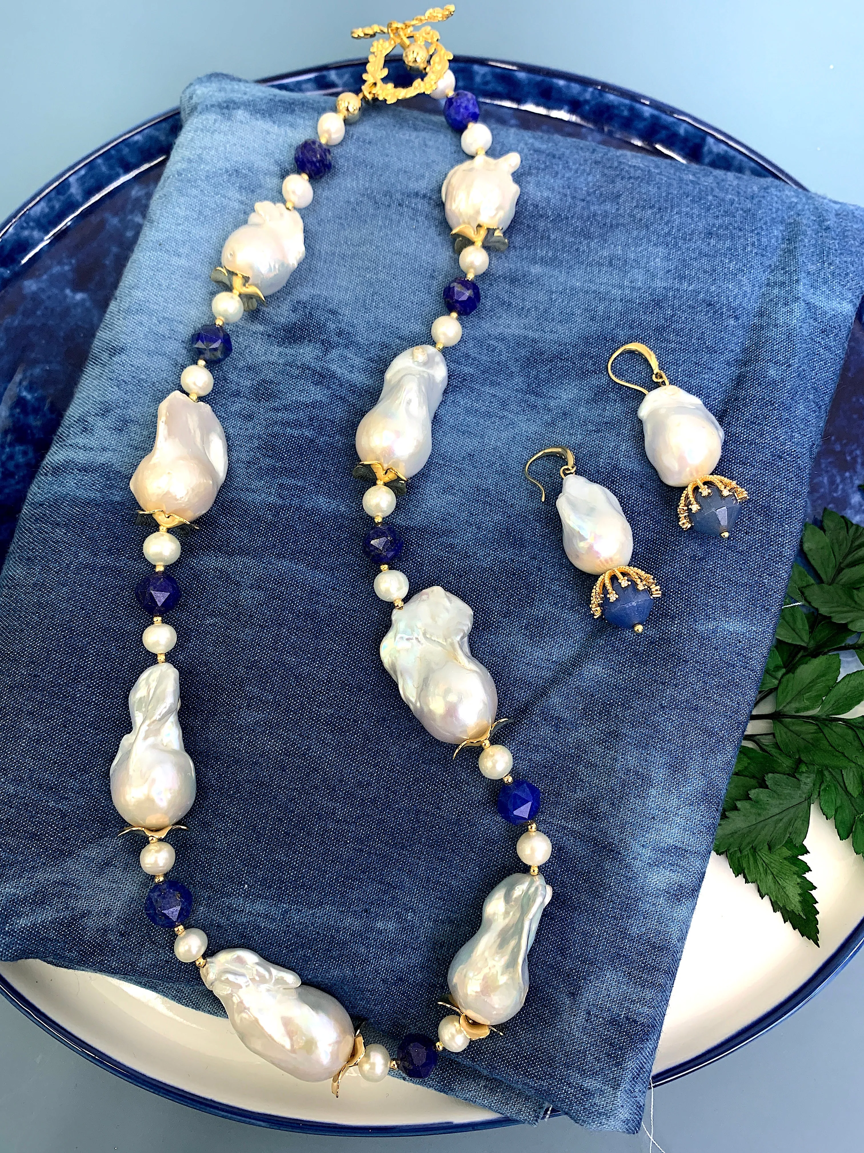 Baroque Pearls With Lapis Short Necklace HN002