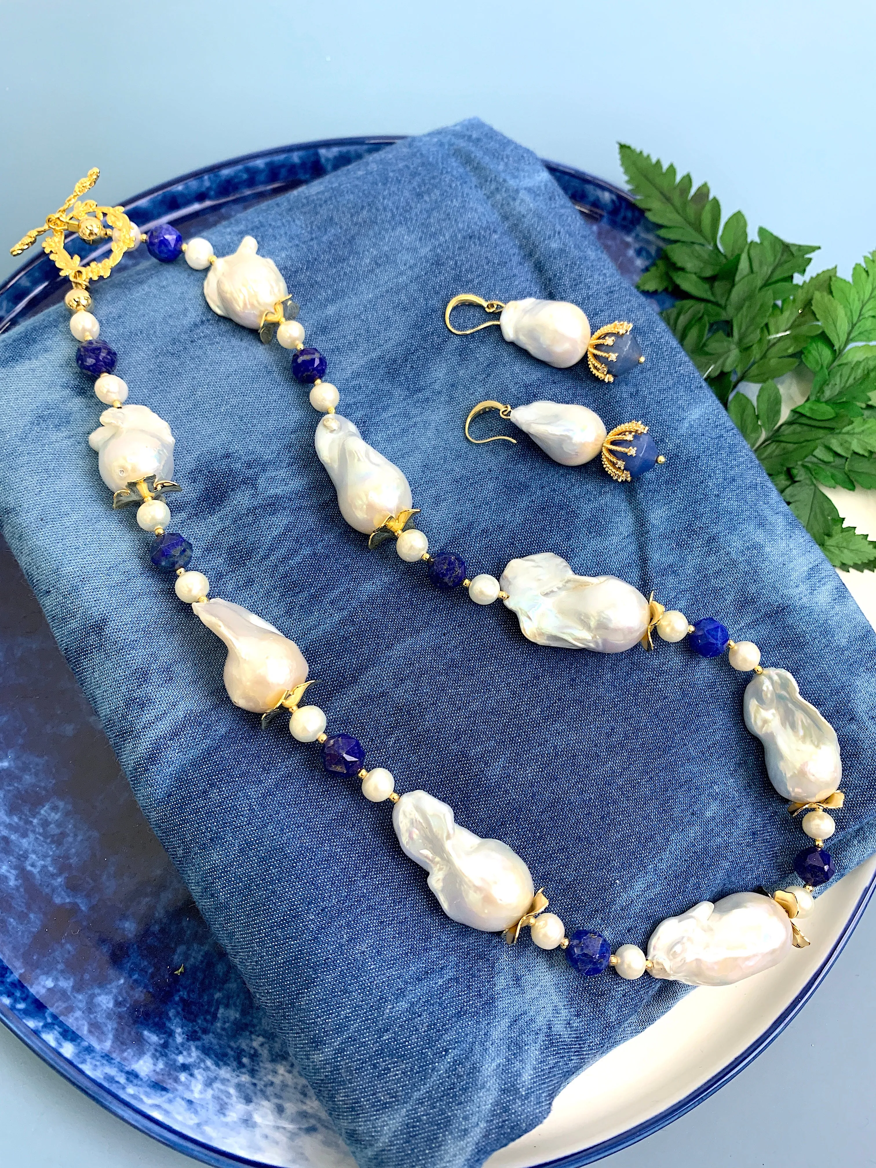 Baroque Pearls With Lapis Short Necklace HN002