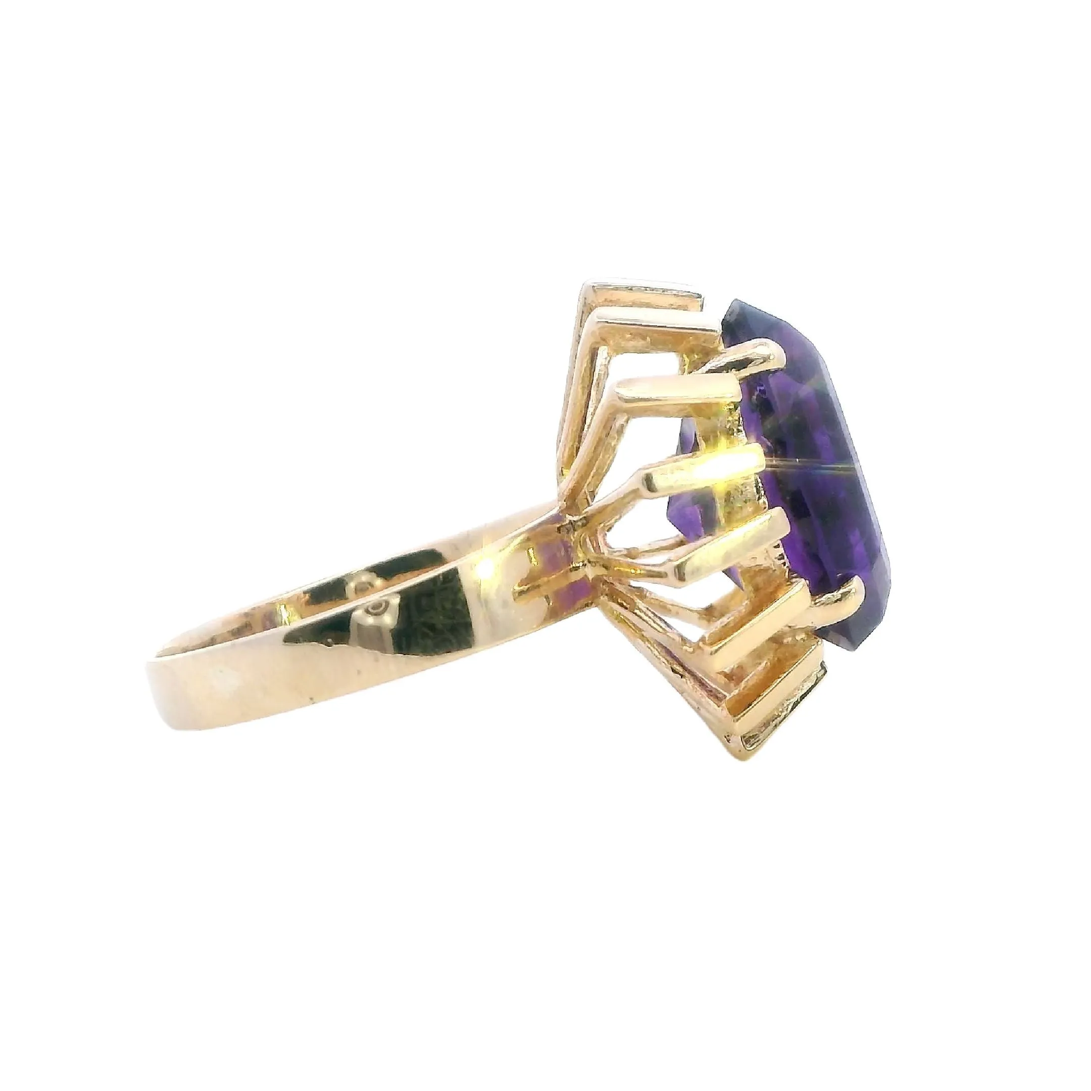 Elegant Yellow Gold Amethyst Ring - Statement Piece