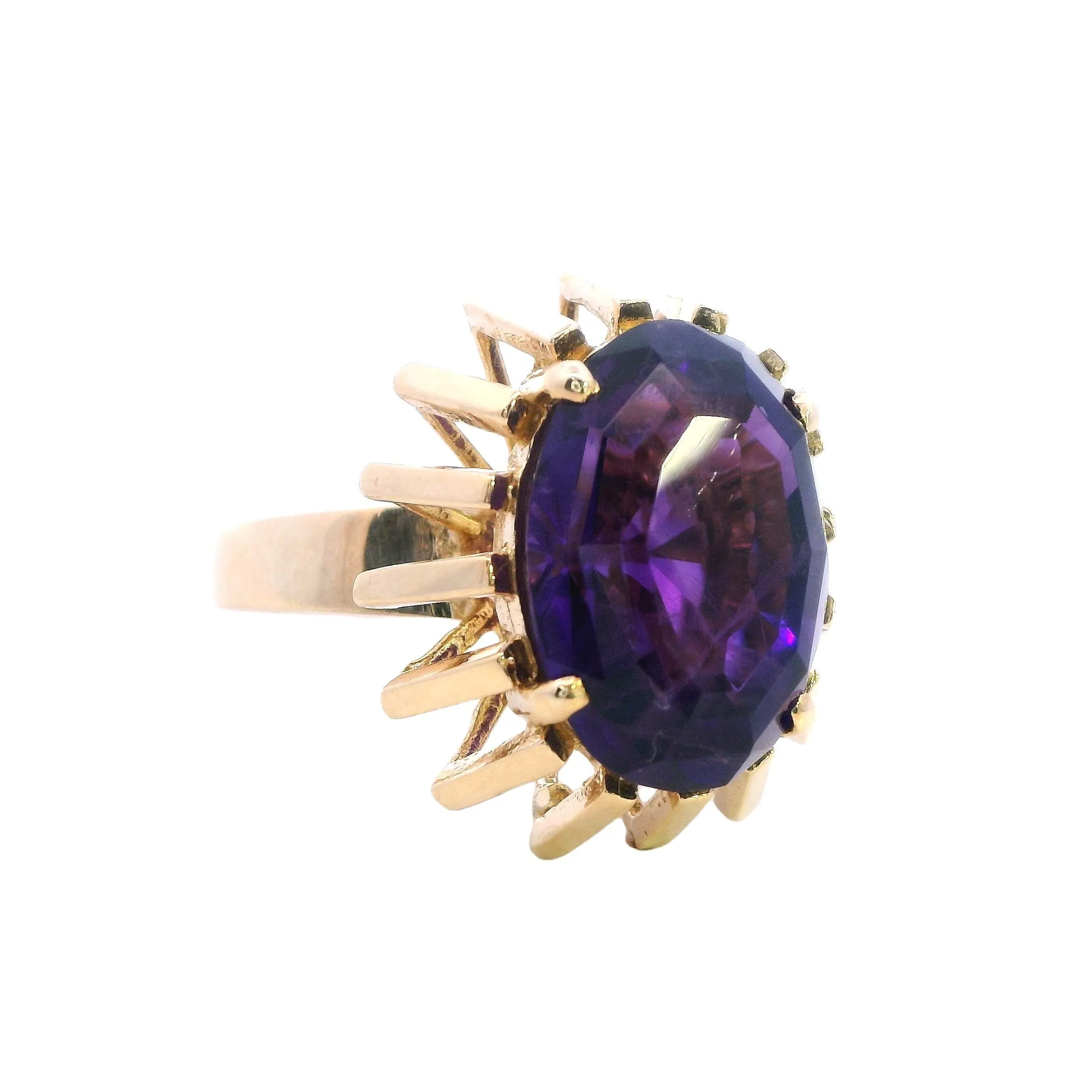 Elegant Yellow Gold Amethyst Ring - Statement Piece