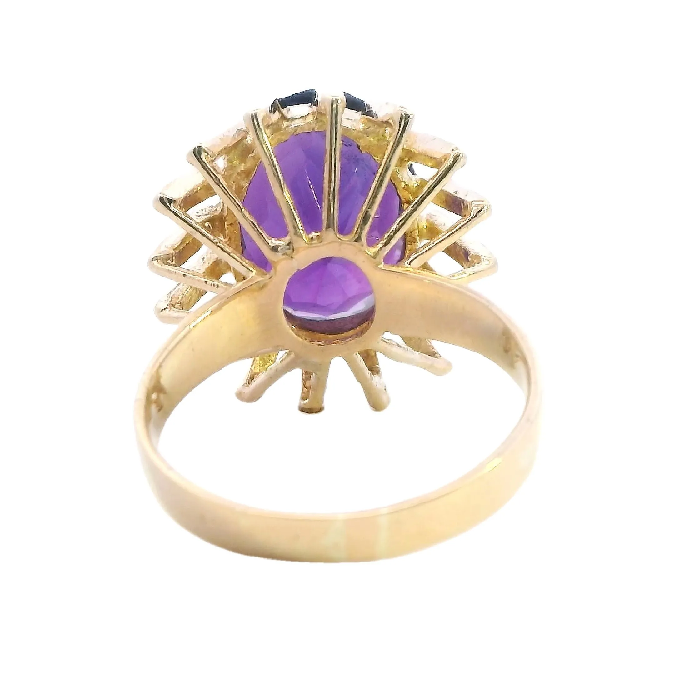 Elegant Yellow Gold Amethyst Ring - Statement Piece