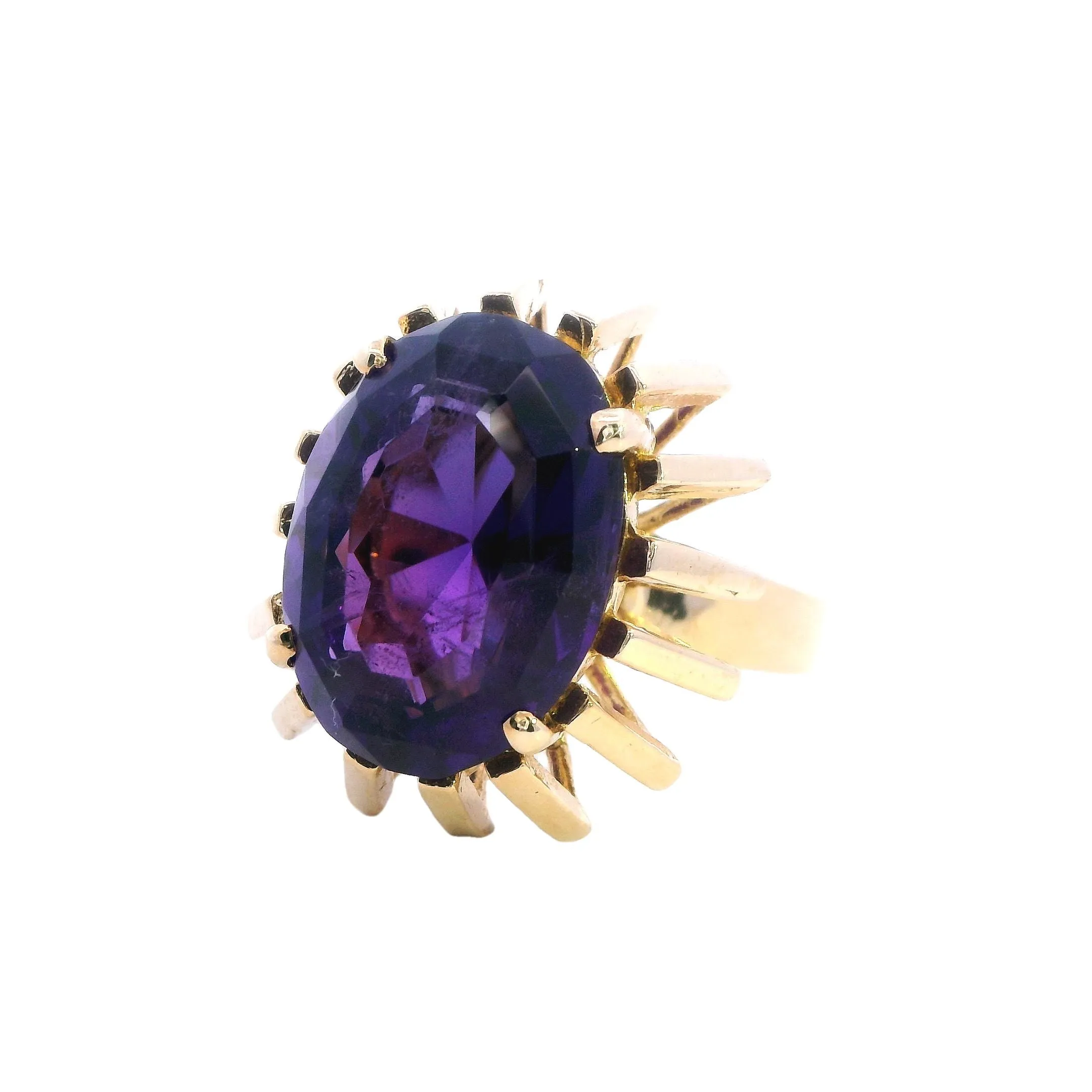 Elegant Yellow Gold Amethyst Ring - Statement Piece