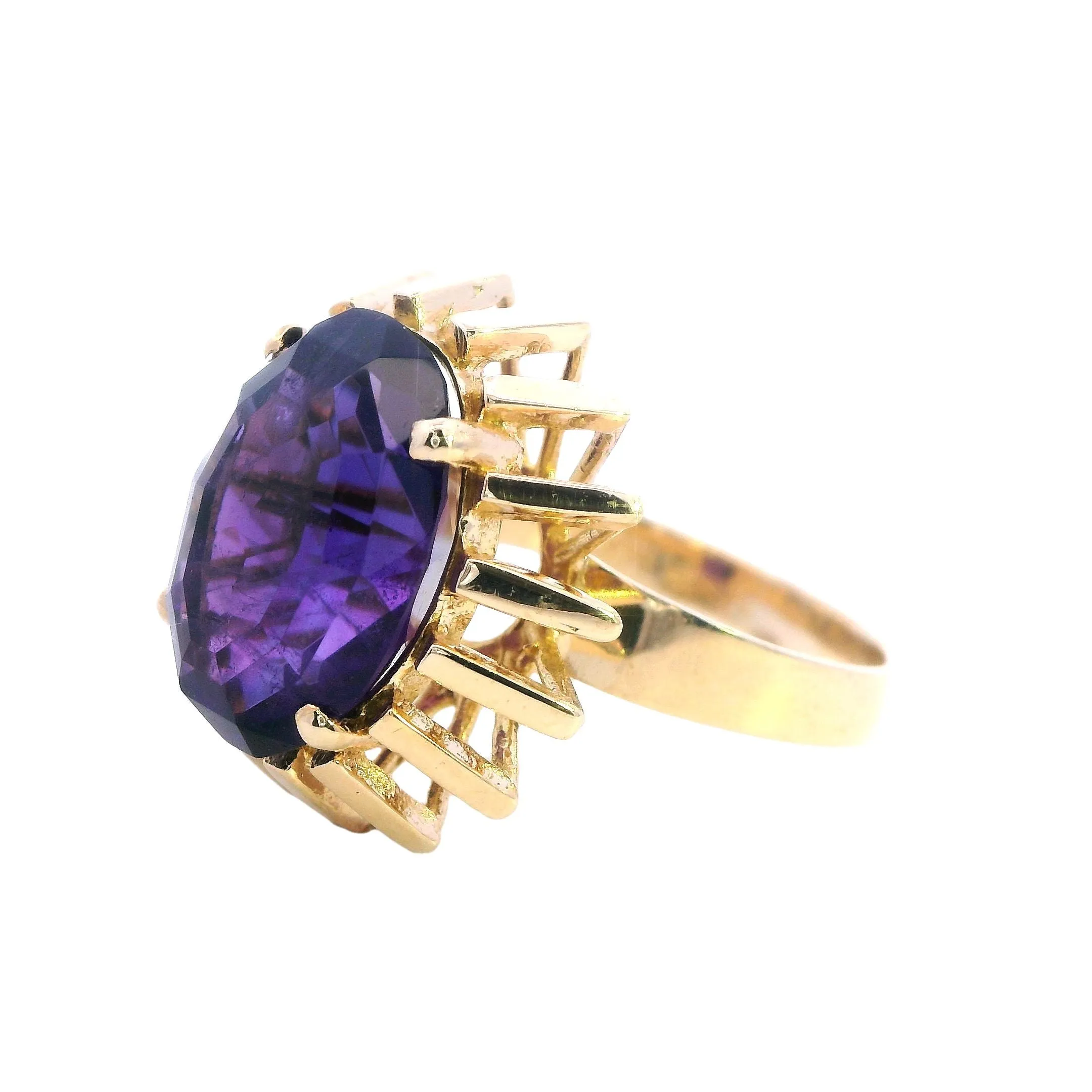 Elegant Yellow Gold Amethyst Ring - Statement Piece