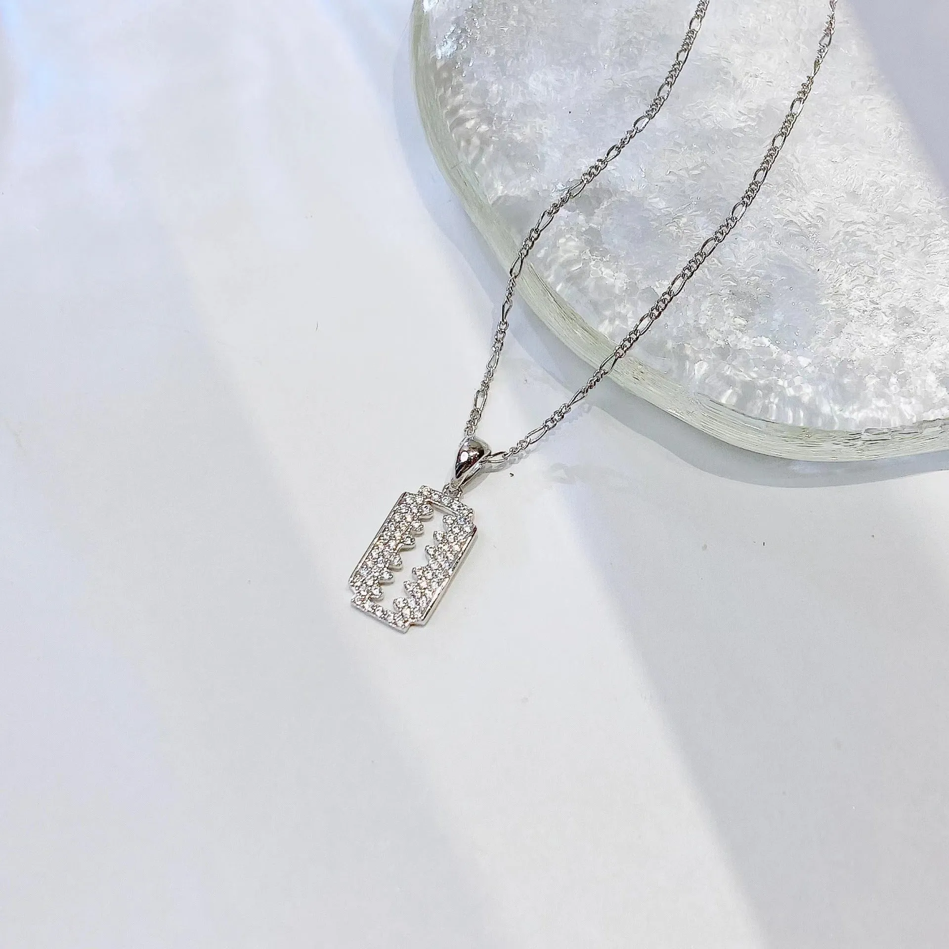 Full Zircon Blade Design Pendant Silver Necklace for Women