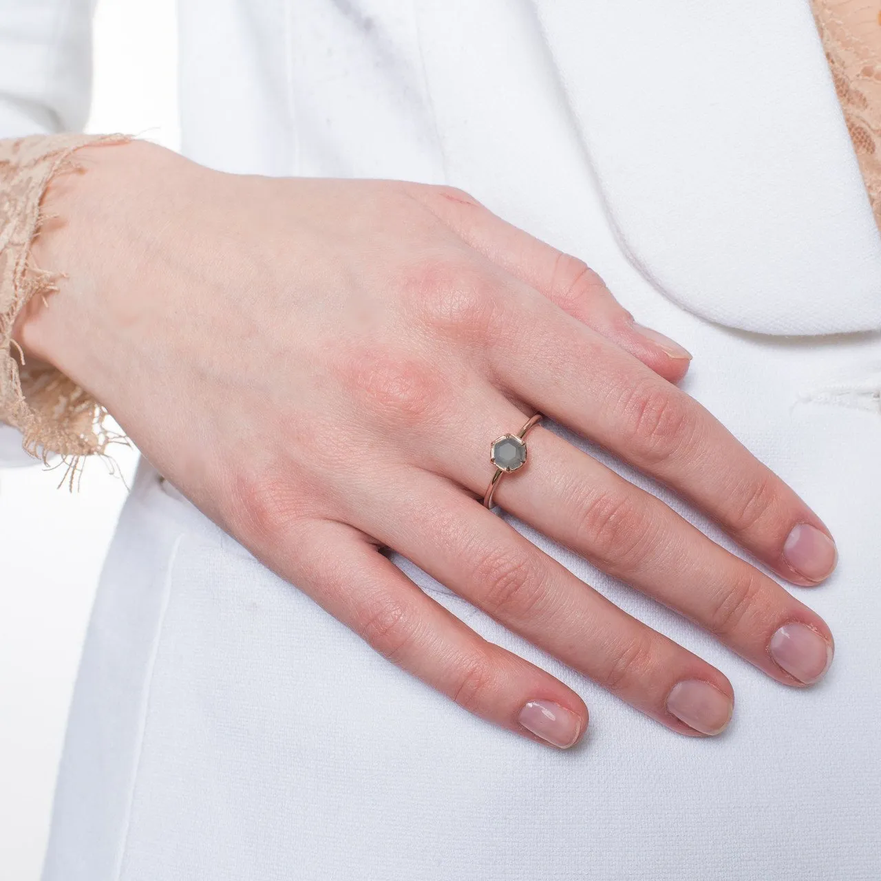 GRACE RING GREY MOONSTONE & ROSE GOLD