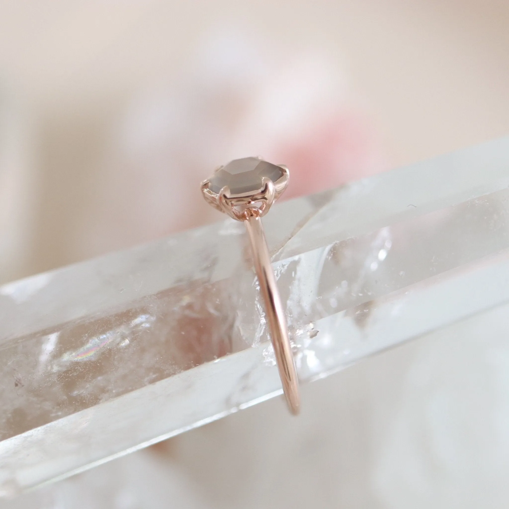 GRACE RING GREY MOONSTONE & ROSE GOLD