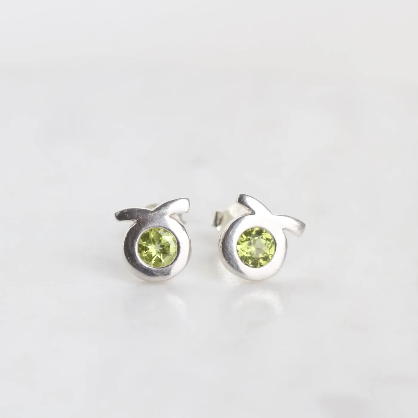 Peridot Twist Bezel Post Earring